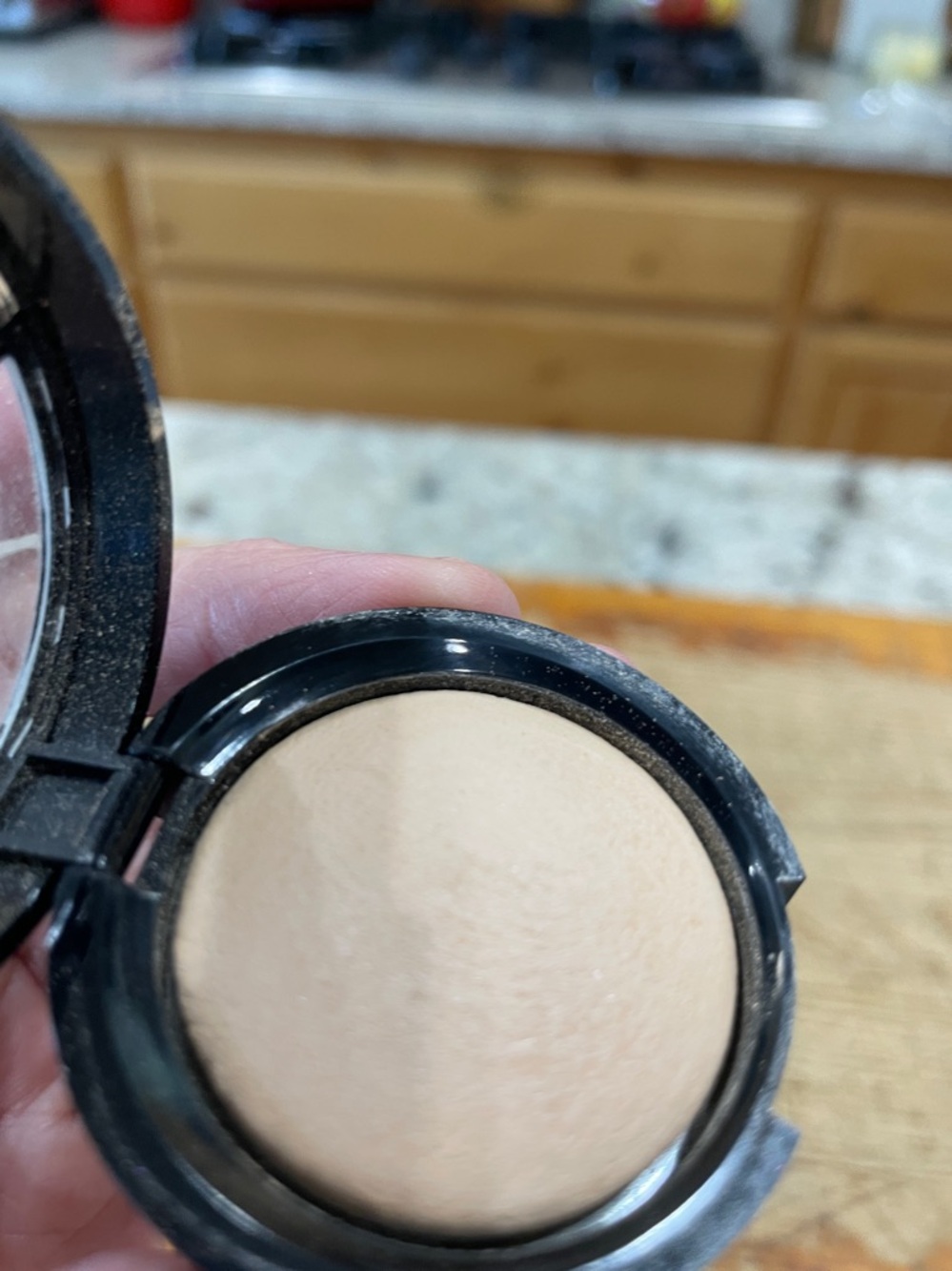 Laura Gellar baked highlighter - Picture 5 of 6